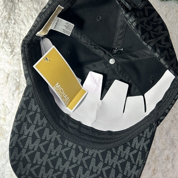 Michael Kors Logo Signature Hat - Picture 4 of 6